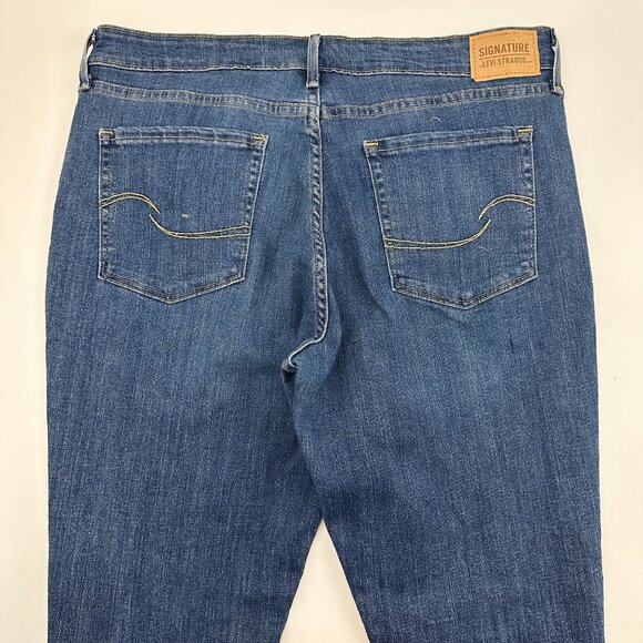Signature By Levi Strauss Mid Rise Bootcut Women's size 14 Dark Blue Denim Jeans - Picture 6 of 6